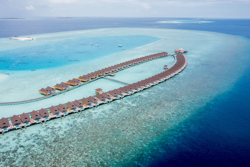 The standard maldives. The Standard Huruvalhi Maldives 5. Первые туристы Мальдив в 2023 году. The Standard Huruvalhi Maldives Instagram. Стыковка на Мальдивах фото с самолета.